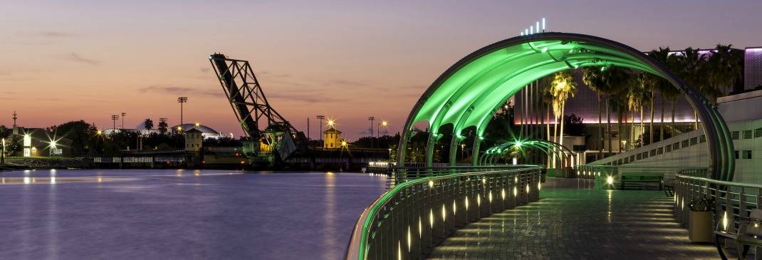 Der Hafen von Tampa am Abend